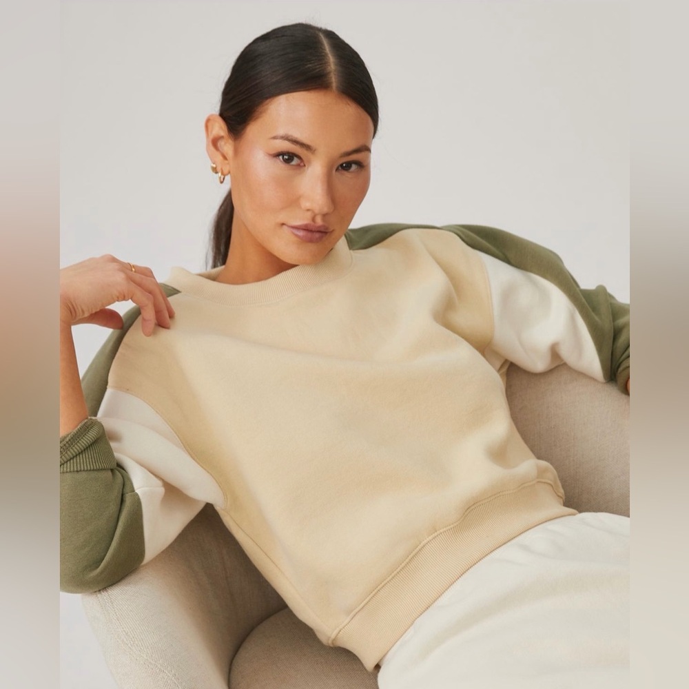 Colorblock Crewneck Sweatshirt in Beige, Olive & Cream
